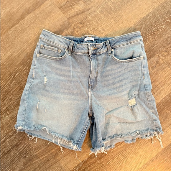Forever 21 Pants - Forever 21 Women’s Distressed Jean Shorts - Size 31